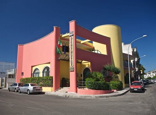 Lo Scacciapensieri Hotel & Restaurant Monteroni di Lecce Exterior photo