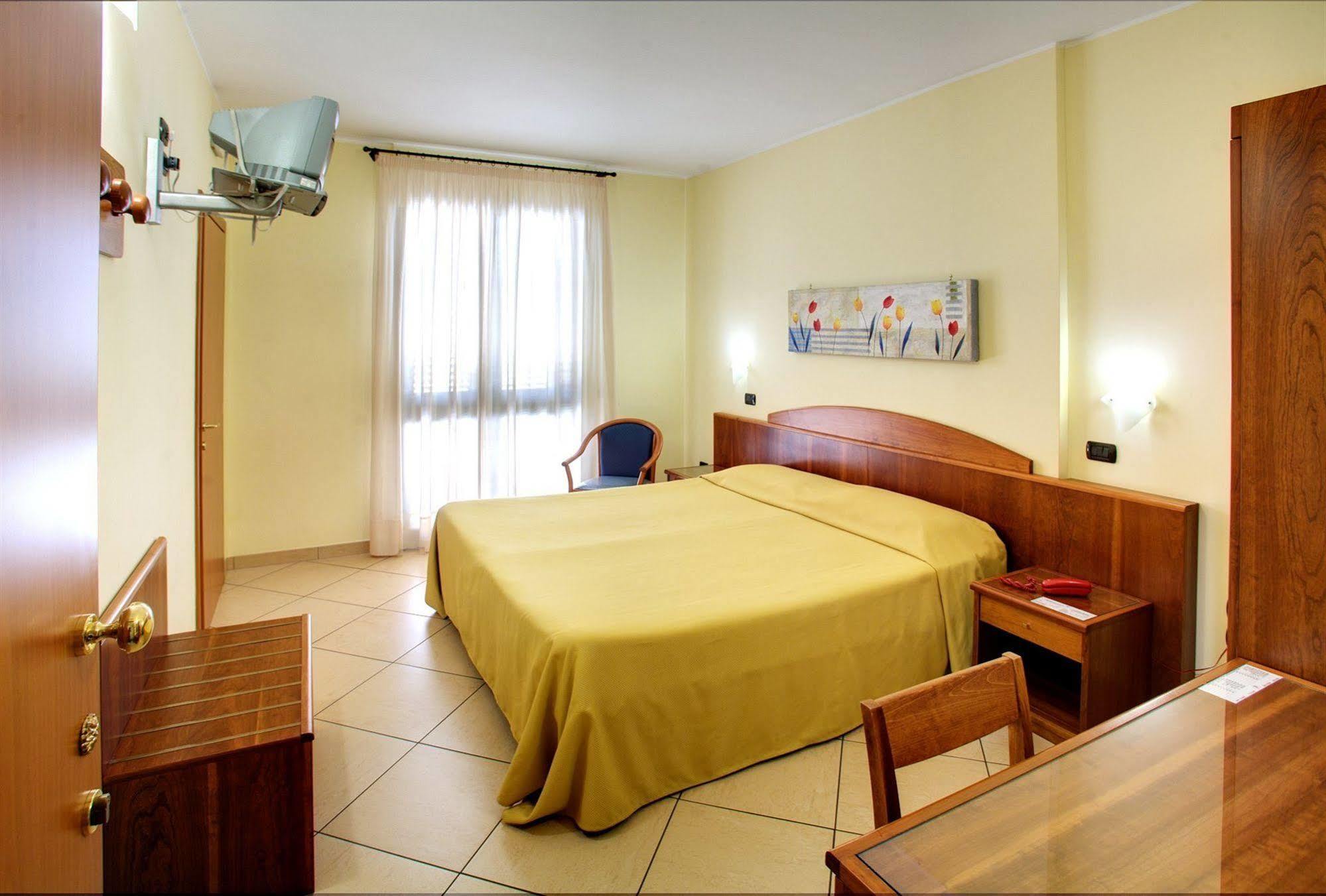 Lo Scacciapensieri Hotel & Restaurant Monteroni di Lecce Exterior photo