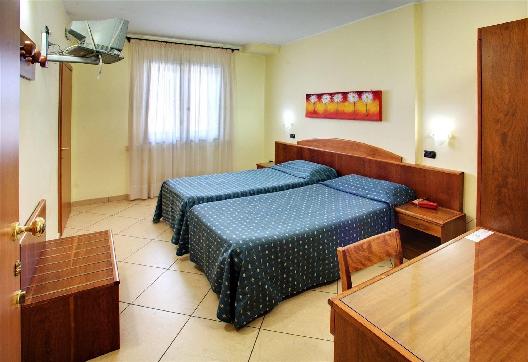 Lo Scacciapensieri Hotel & Restaurant Monteroni di Lecce Exterior photo
