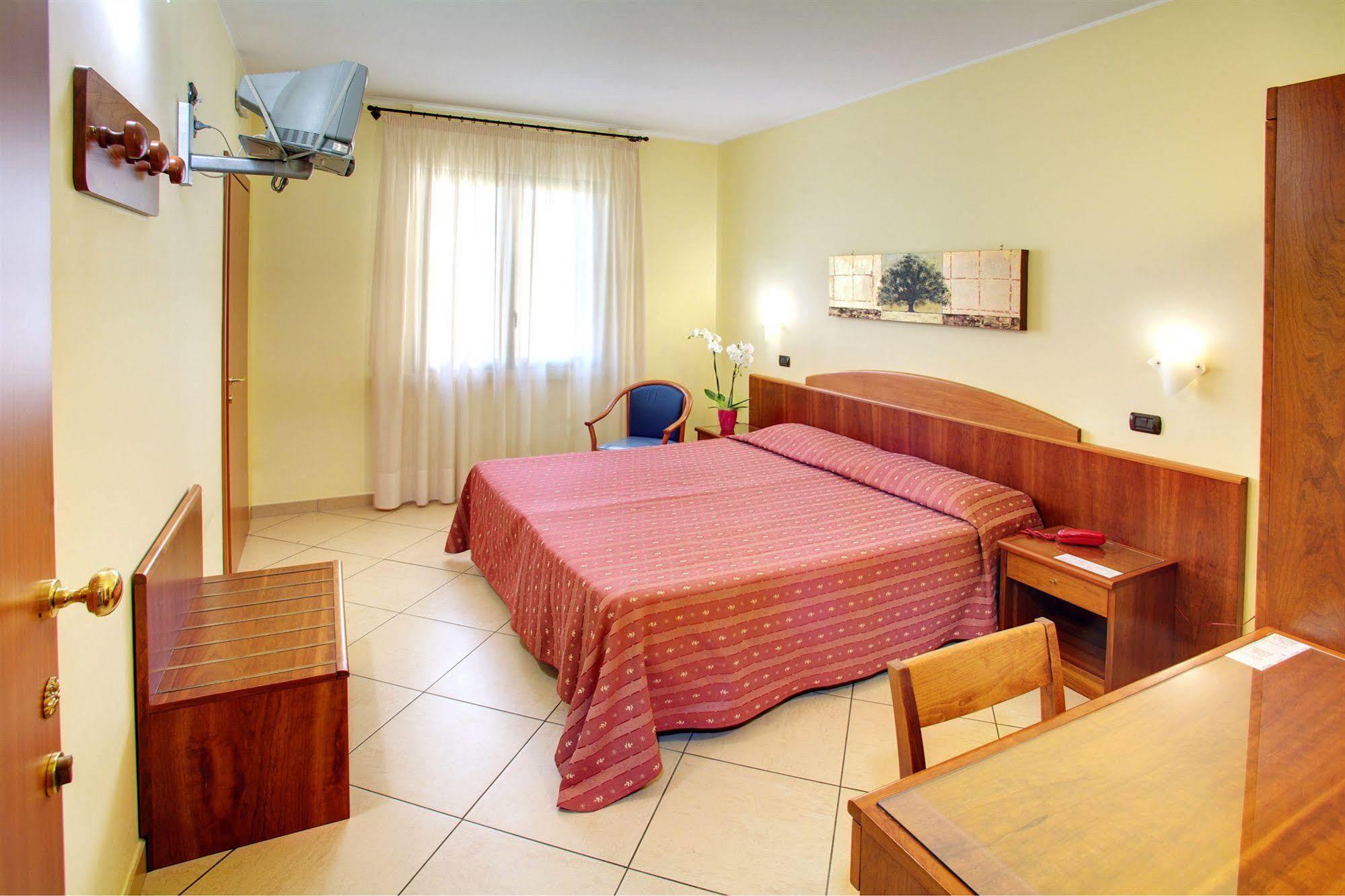 Lo Scacciapensieri Hotel & Restaurant Monteroni di Lecce Exterior photo
