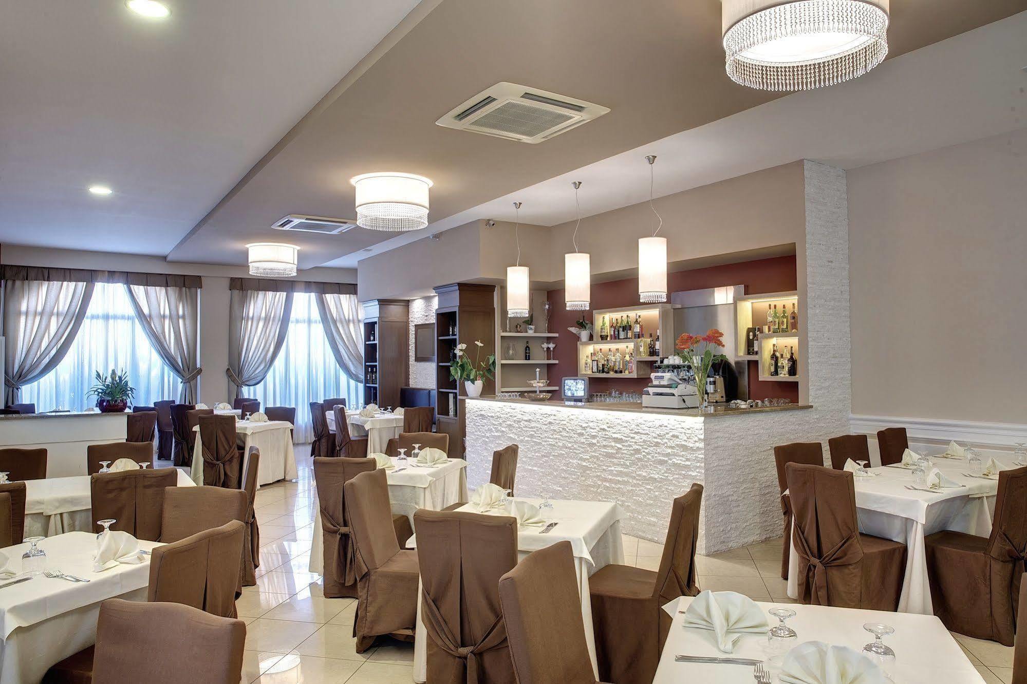 Lo Scacciapensieri Hotel & Restaurant Monteroni di Lecce Exterior photo